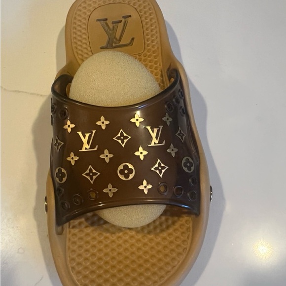 Louis Vuitton, Vintage, pool pillow, monogram Slides. Brown Tan LV 34 4 Sandals. - Picture 5 of 9